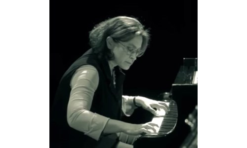 AYŞE TÜTÜNCÜ  (PİYANO)